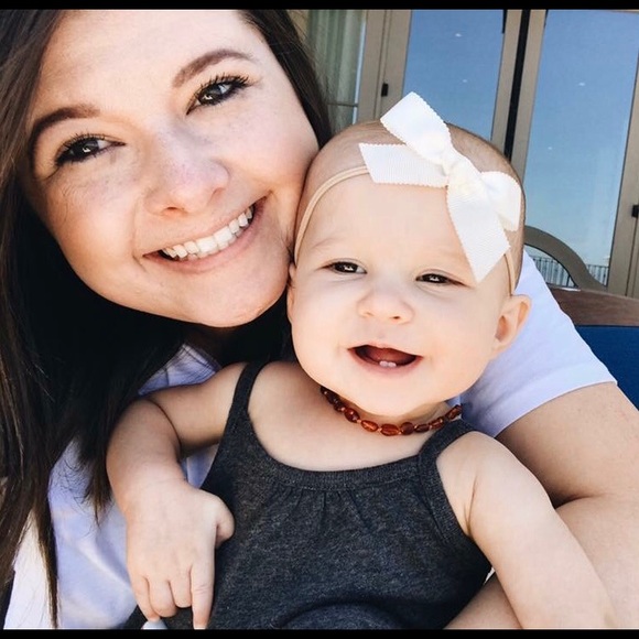 Meet your Poshers, Ashley & Amber - Picture 3 of 7